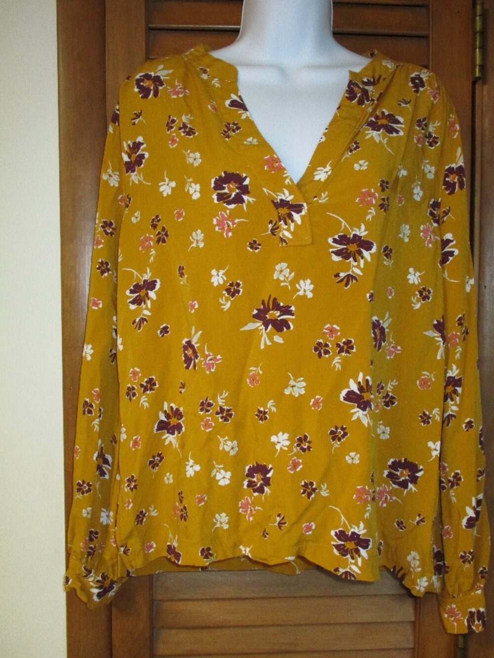 Women's Gap blouse Medium